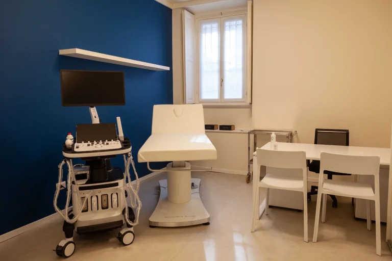 lettino-bianco-macchina-da-lavoro