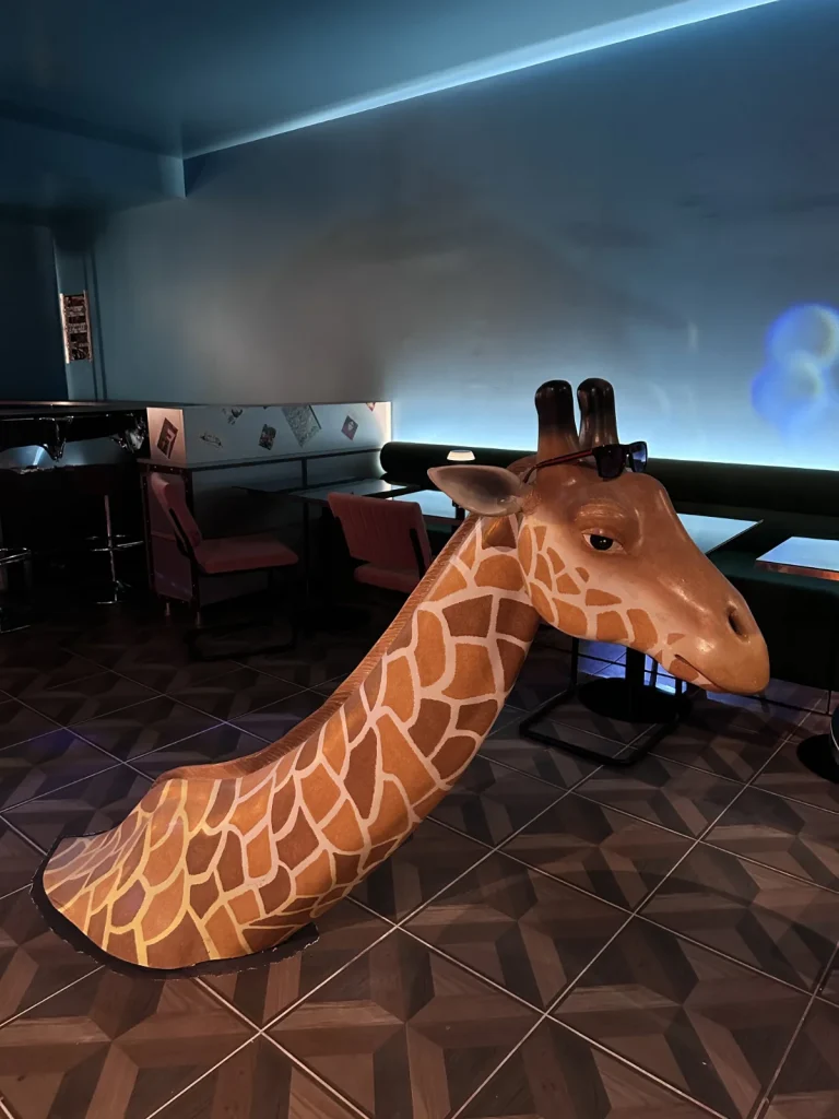 testa-giraffa-occhiali-da-sole